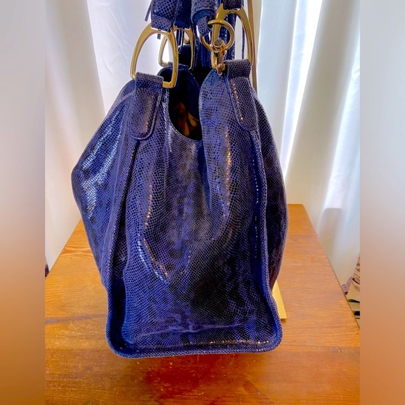 GILI Leather Blue Exotic Stirrup Hobo - Picture 3 of 7